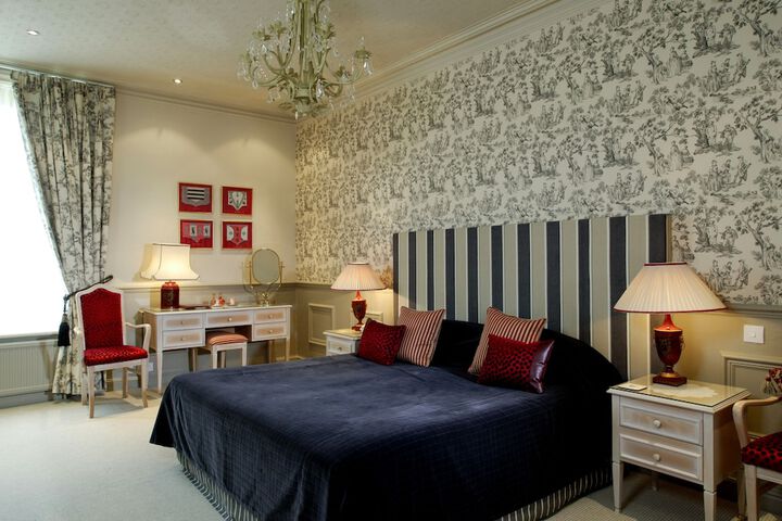 Room 13 of 36