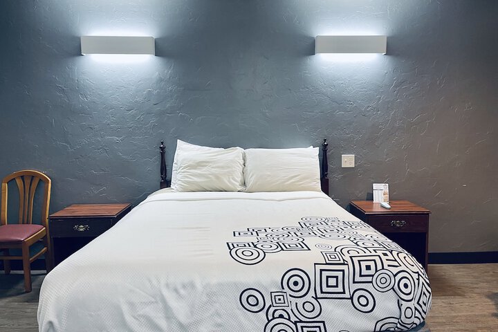 Room 10 of 37