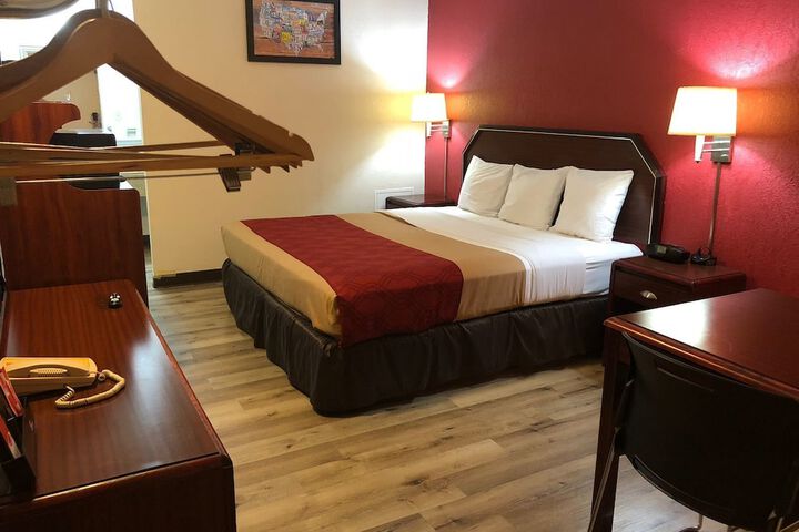 1 King Bed (2 of 8)
