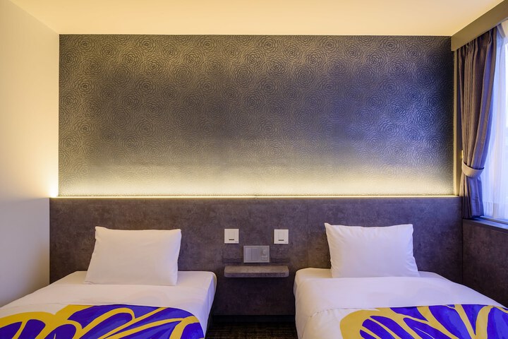 Room 16 of 39