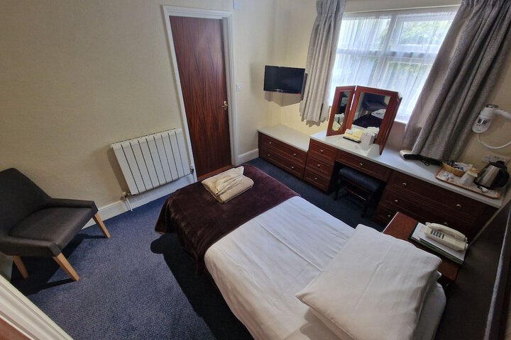 Room 13 of 36
