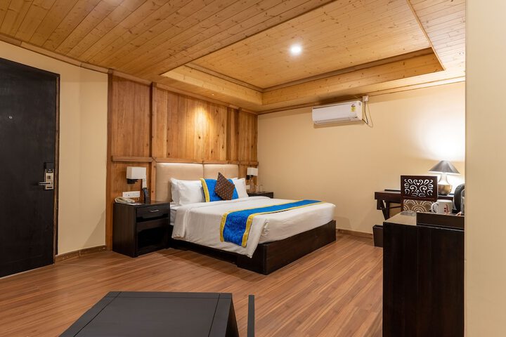 Room 8 of 28