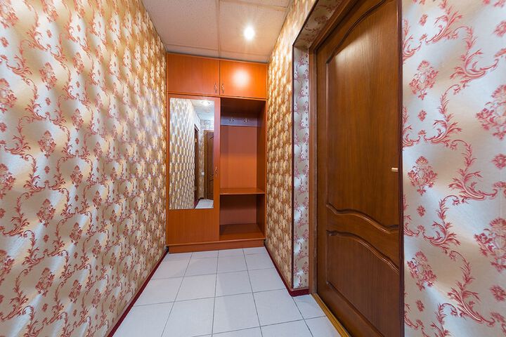 Room 8 of 114