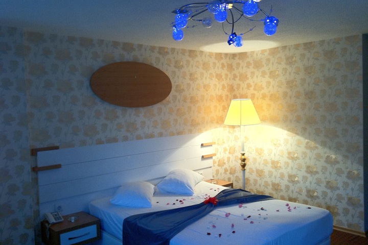 Room 15 of 36