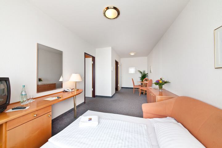 Room 11 of 60
