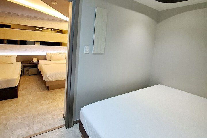 Room 36 of 89