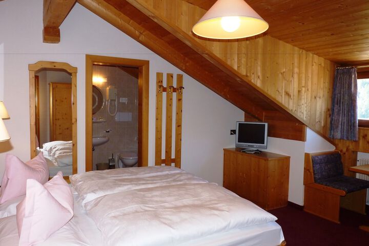 Room 5 of 44