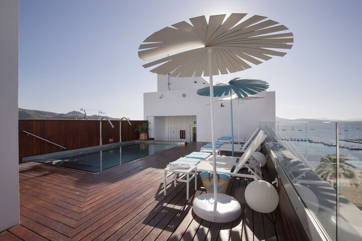 Hotel Pool