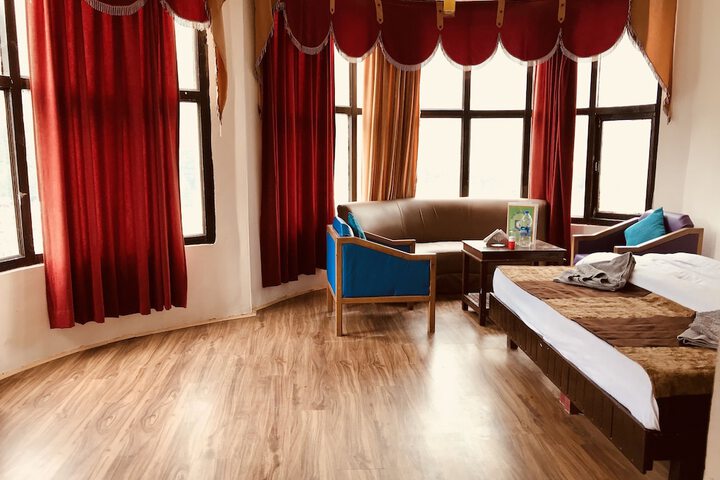 Room 8 of 20