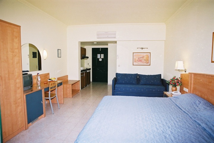 Room 8 of 38