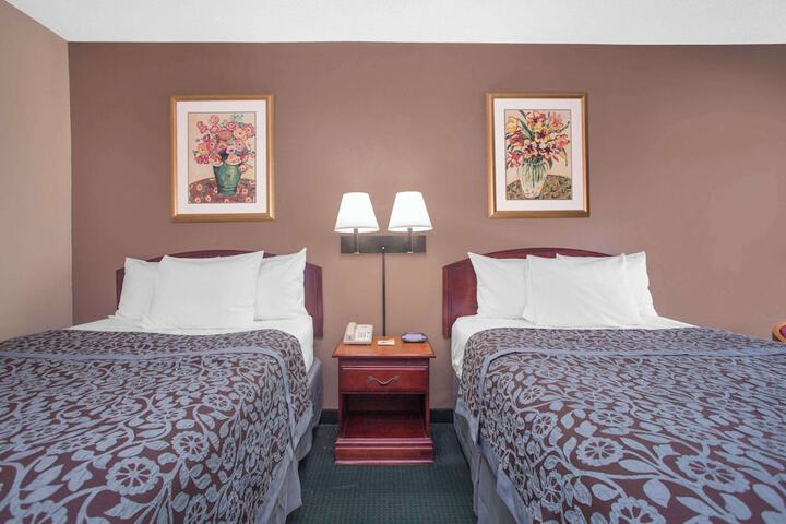 2 Double Beds (1 of 5)