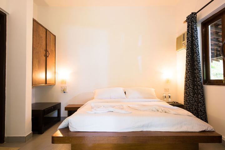 Room 42 of 193