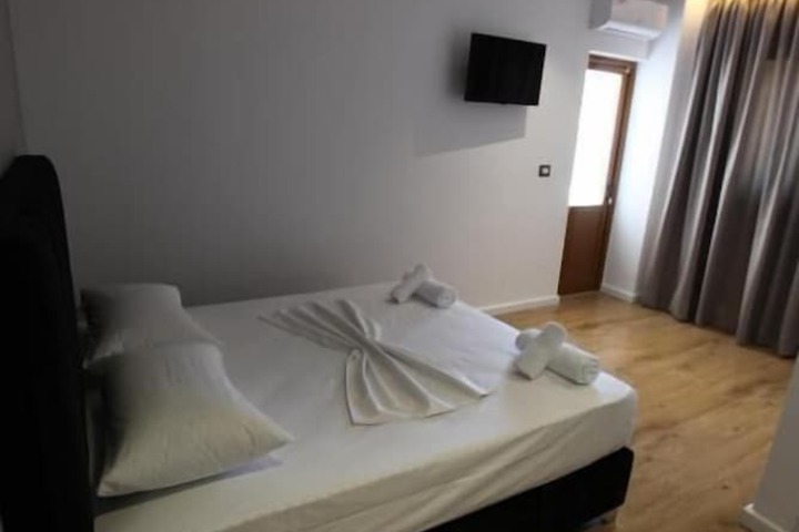 Room 18 of 109