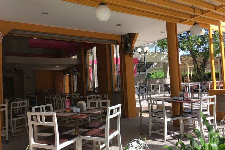 Dining 104 of 131