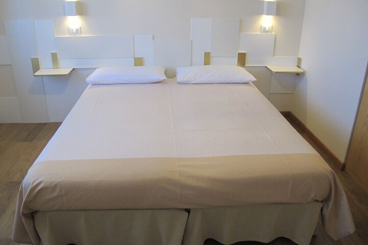 Room 8 of 33