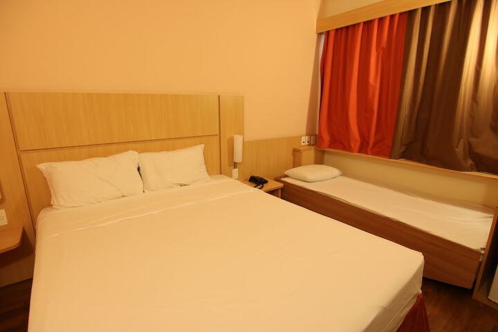 Room 12 of 32