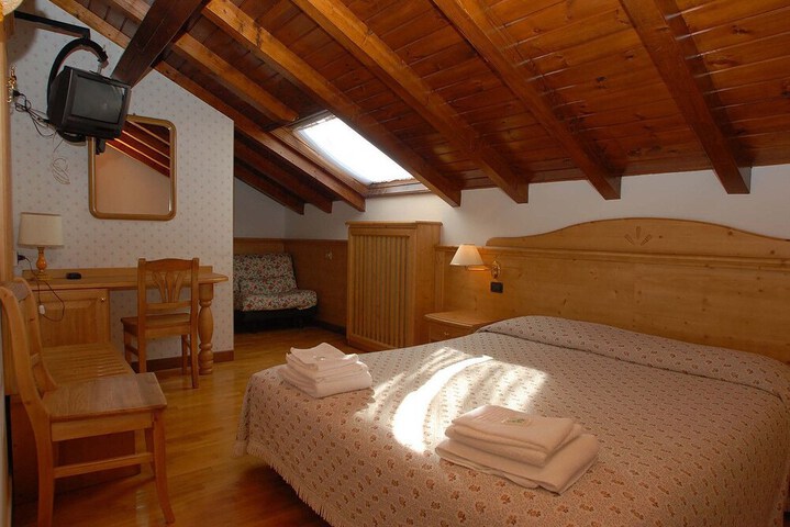 Room 11 of 47