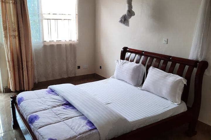 Room 3 of 85