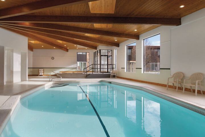 Pool 21 of 39