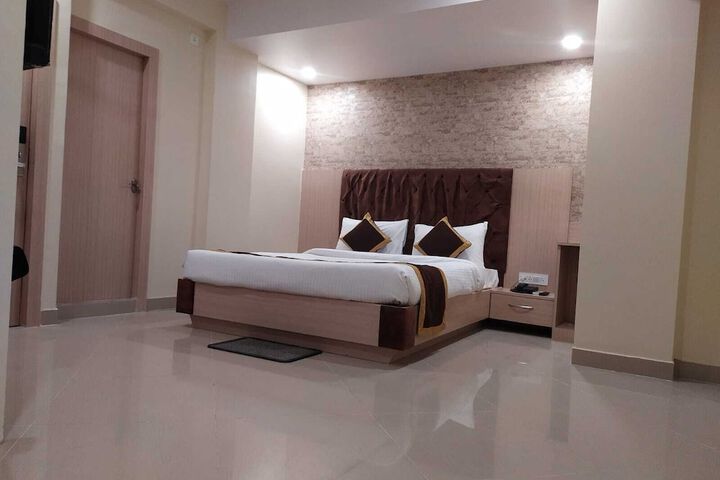 Room 7 of 32