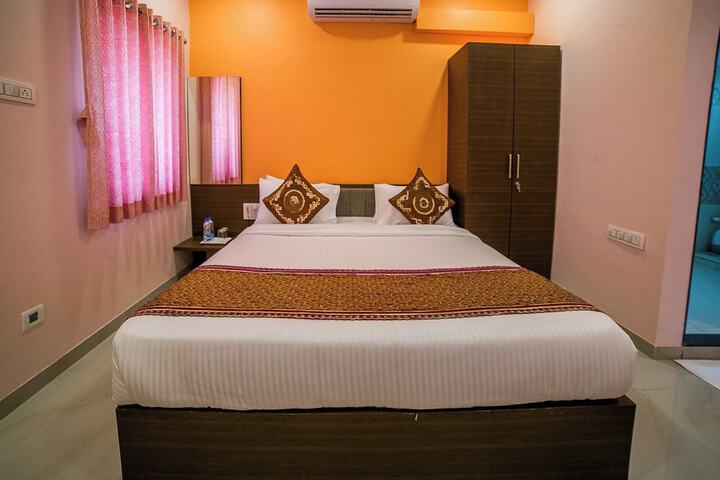 Room 10 of 30