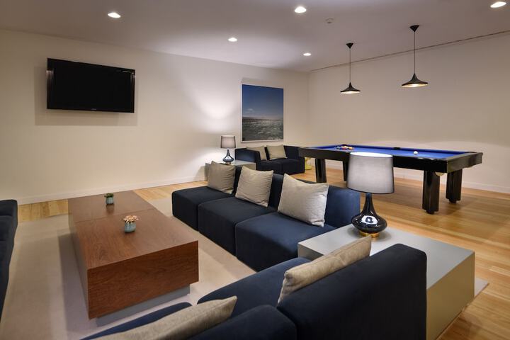 Room 83 of 153