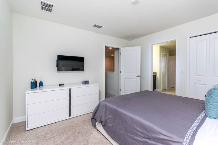 Room 2 of 67
