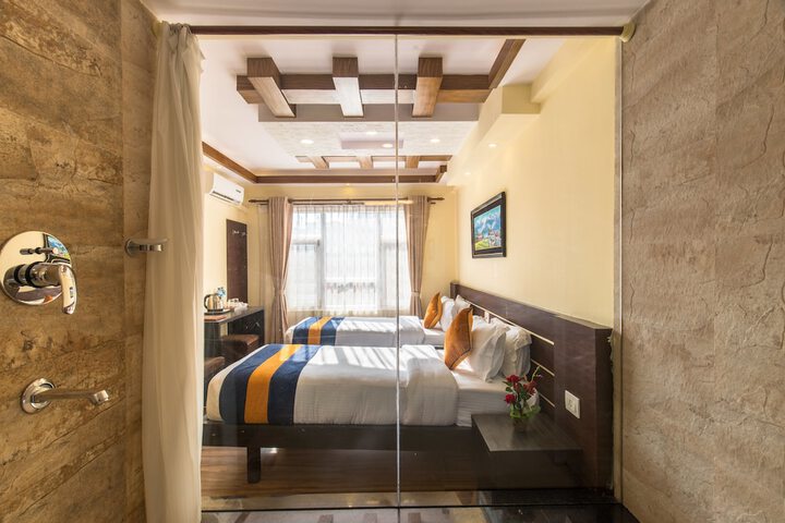 Room 32 of 72