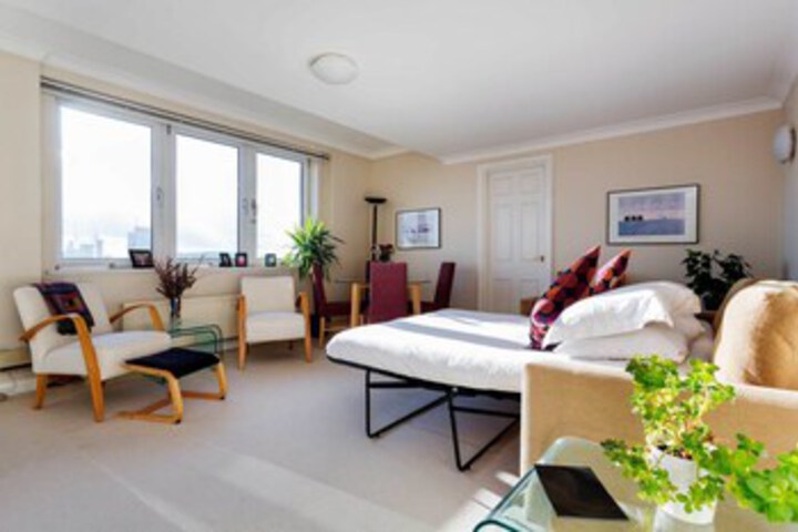 Room 8 of 16