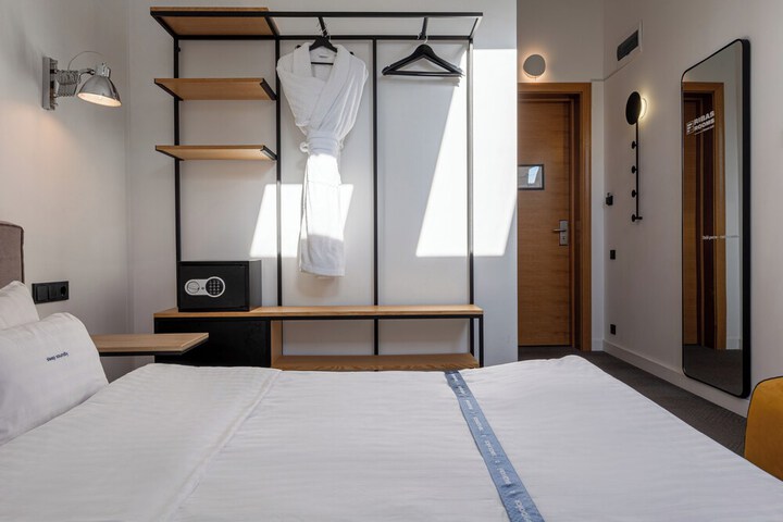 Room 25 of 62