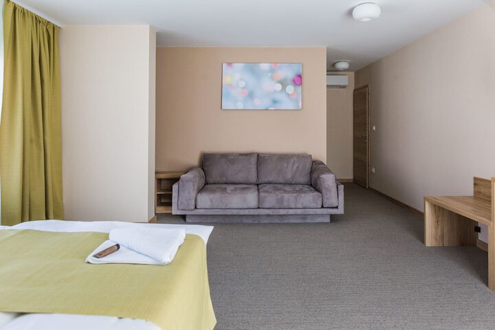 Room 10 of 25