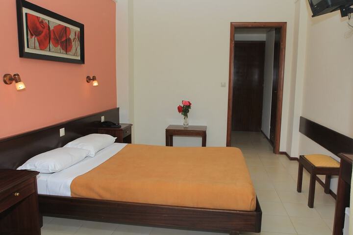 Room 3 of 73