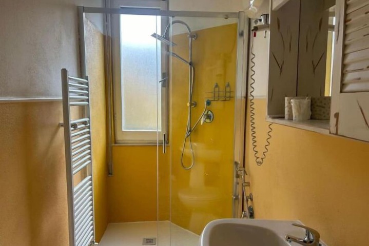 Room 5 of 7
