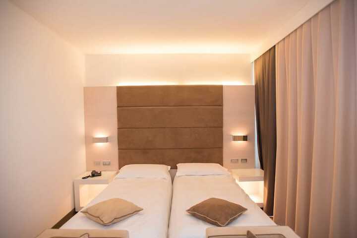 Room 21 of 119