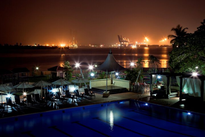 Hotel Pool