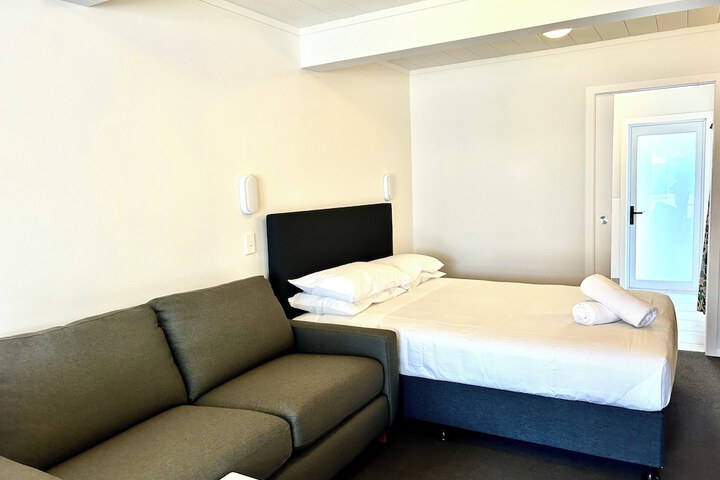 Room 2 of 17