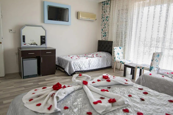 Room 4 of 8