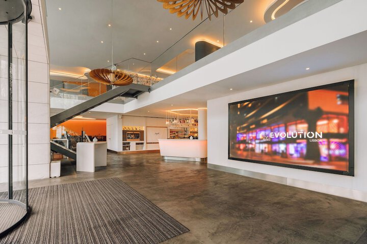 Entrance & Lobby