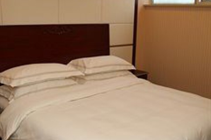 Room 4 of 19