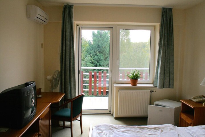 Room 14 of 30