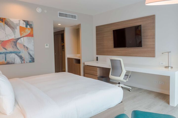 Room 30 of 80