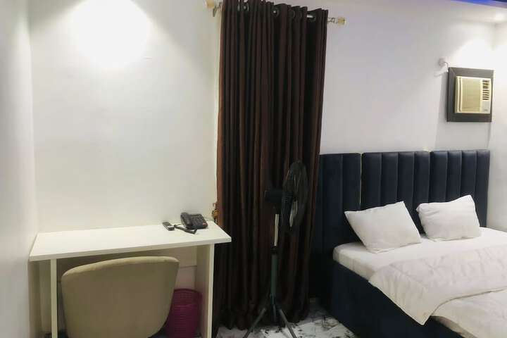 Room 3 of 24