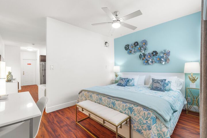 Room 4 of 120