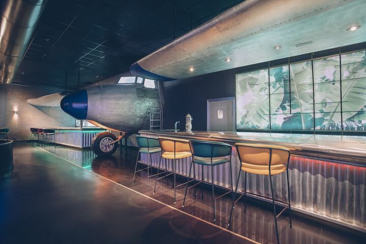 Lounge 78 of 99