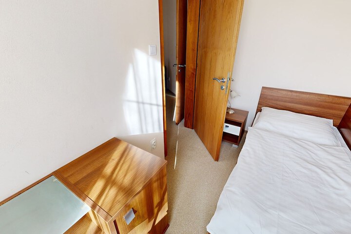Room 9 of 35
