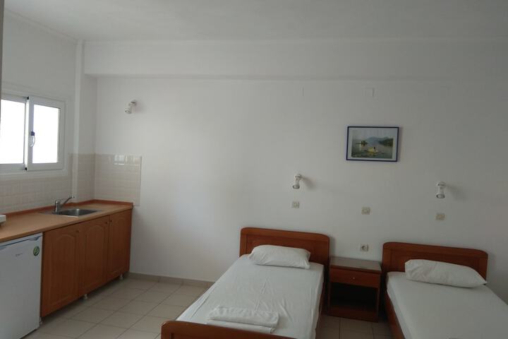 Room 6 of 32