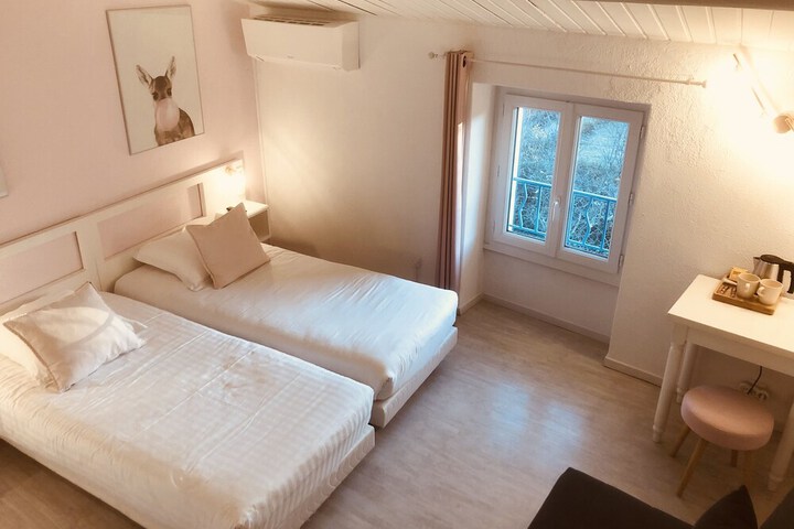 Room 5 of 34