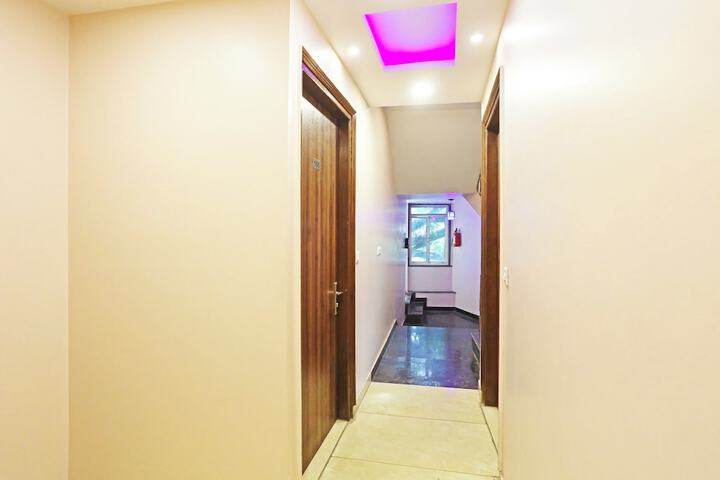 Ballroom/Hall 54 of 63