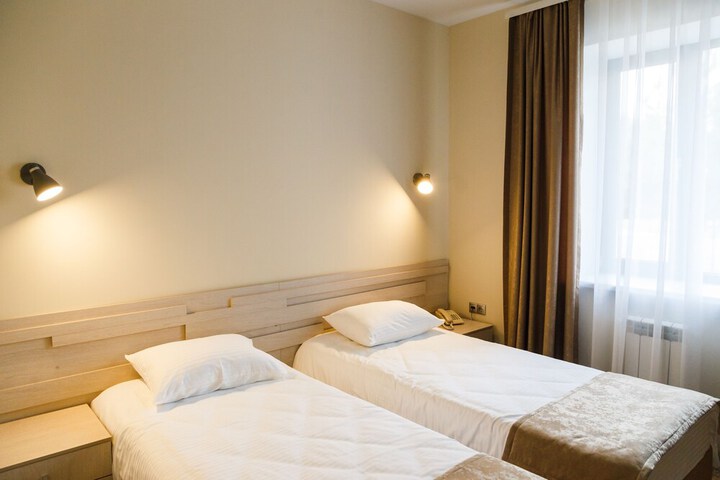 Room 6 of 10