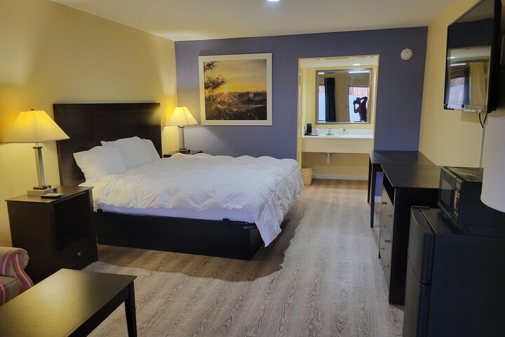 1 King Bed (1 of 5)